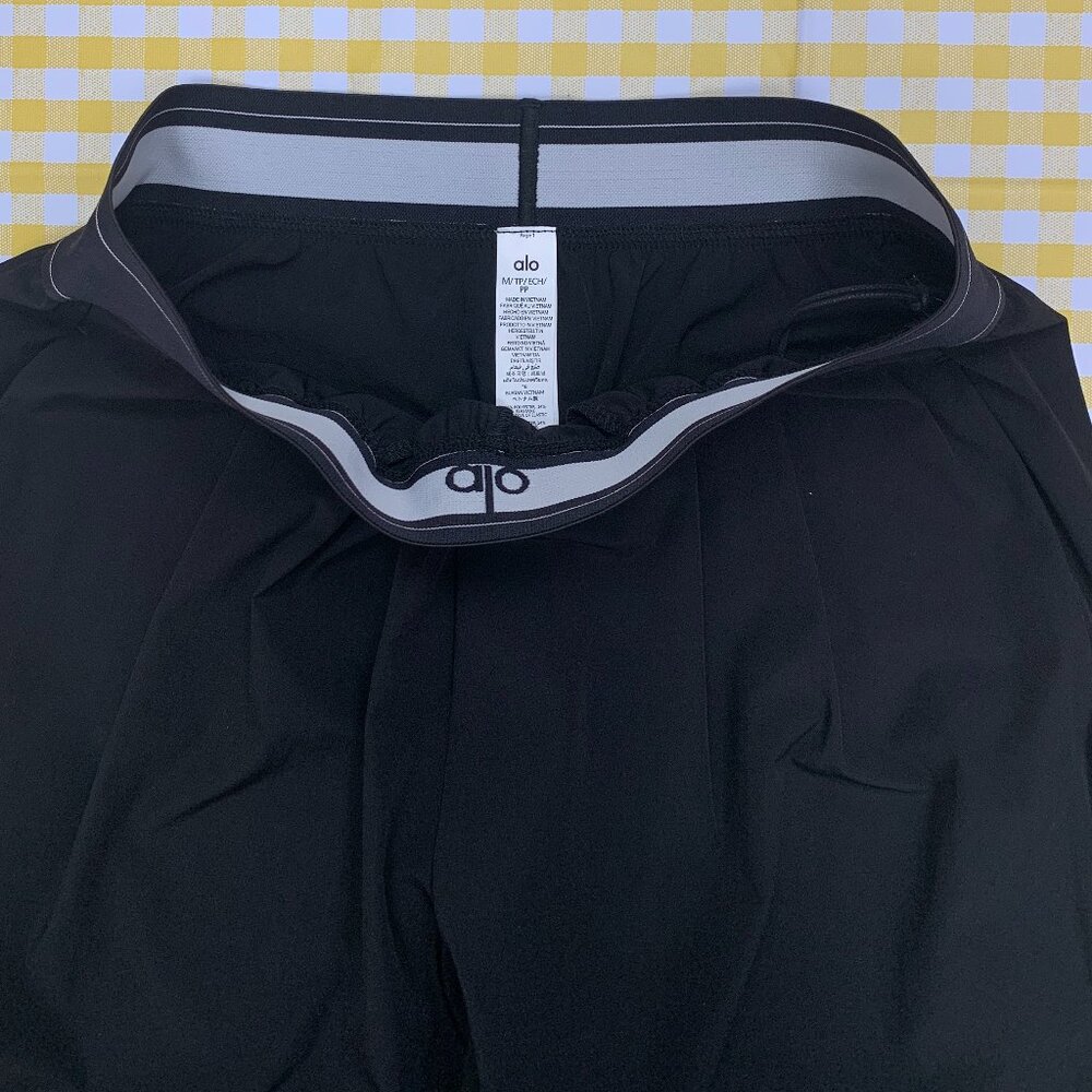 ALO Yoga Black Pants Brand New (Regular)🧍🏻♀️💓 - Picture 5 of 8